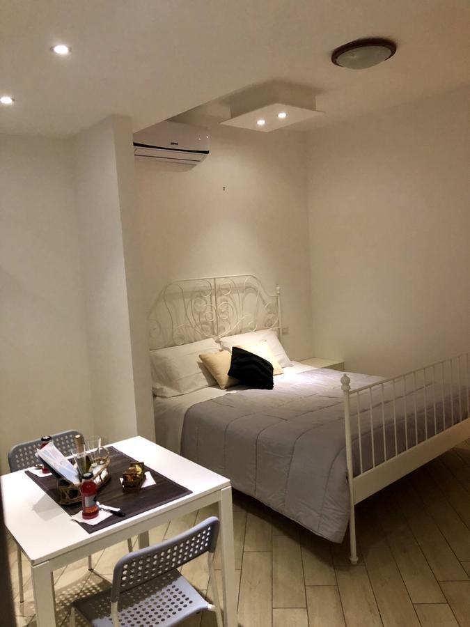 Bed and breakfast Holiday Garibaldi Napoli Extérieur photo