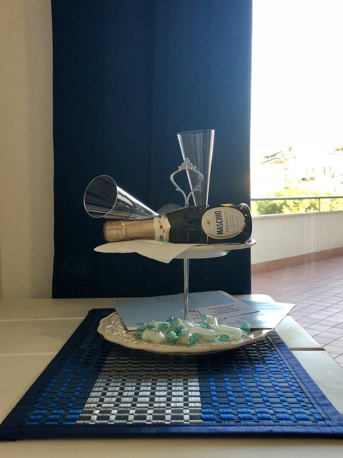 Bed and breakfast Holiday Garibaldi Napoli Extérieur photo