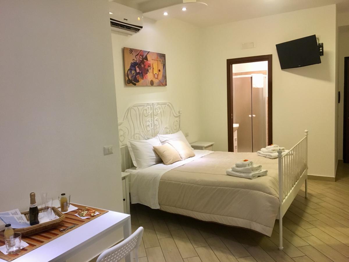 Bed and breakfast Holiday Garibaldi Napoli Extérieur photo