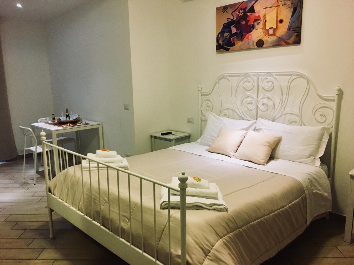 Bed and breakfast Holiday Garibaldi Napoli Extérieur photo