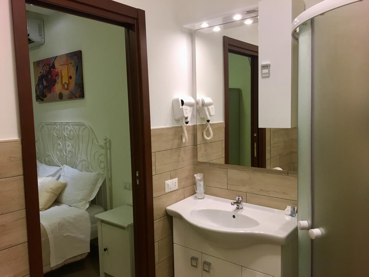 Bed and breakfast Holiday Garibaldi Napoli Extérieur photo