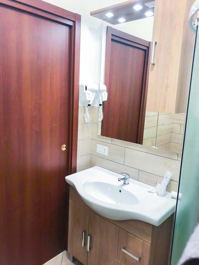 Bed and breakfast Holiday Garibaldi Napoli Extérieur photo