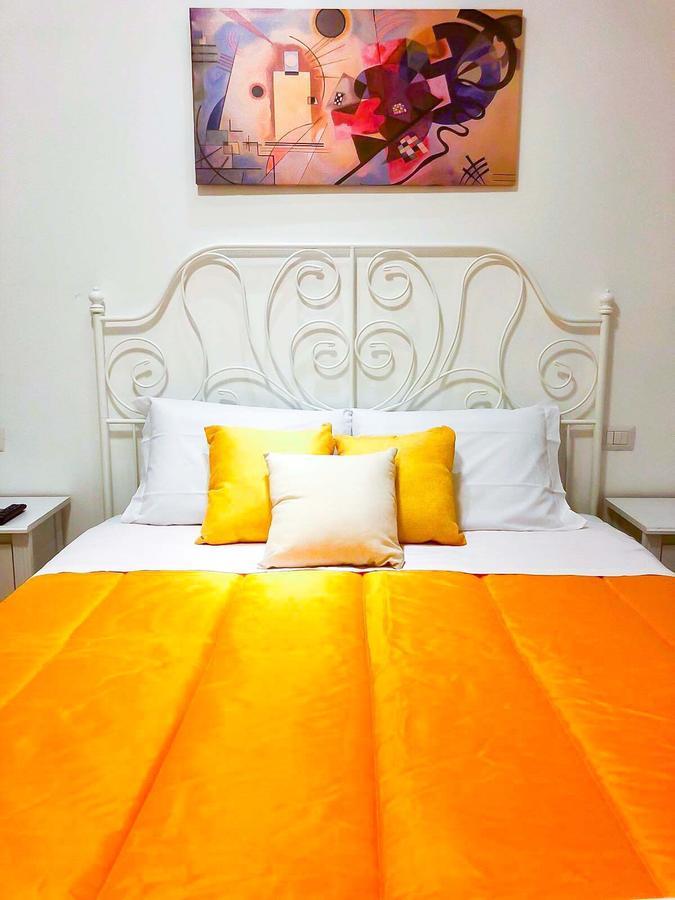 Bed and breakfast Holiday Garibaldi Napoli Extérieur photo