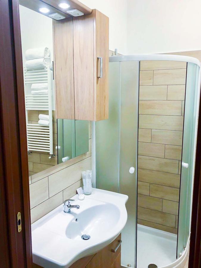 Bed and breakfast Holiday Garibaldi Napoli Extérieur photo