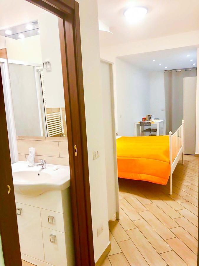 Bed and breakfast Holiday Garibaldi Napoli Extérieur photo