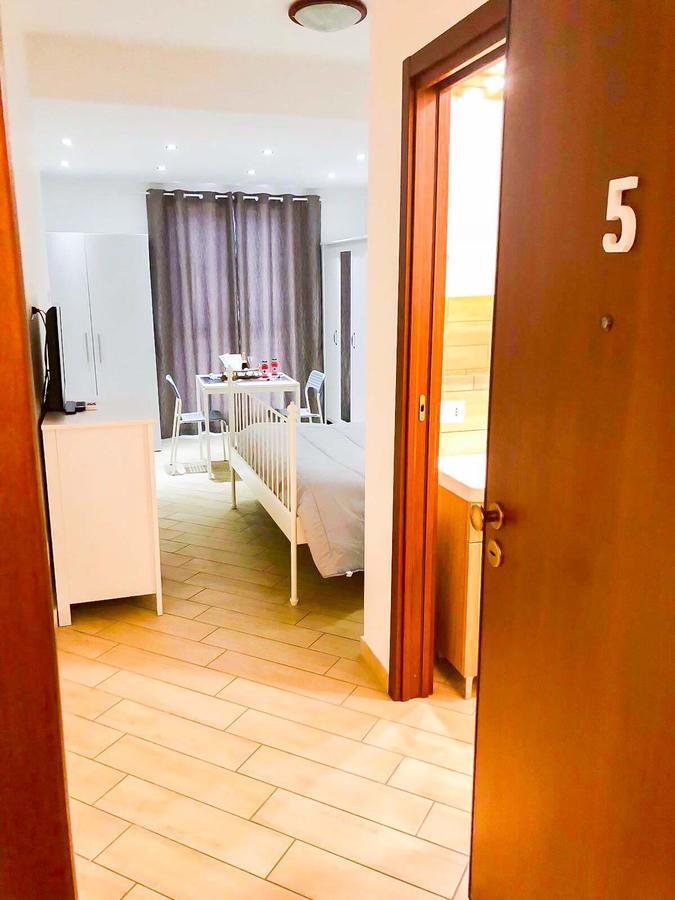 Bed and breakfast Holiday Garibaldi Napoli Extérieur photo