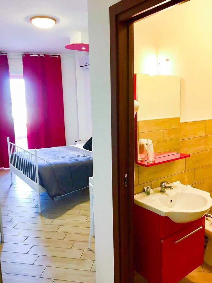 Bed and breakfast Holiday Garibaldi Napoli Extérieur photo