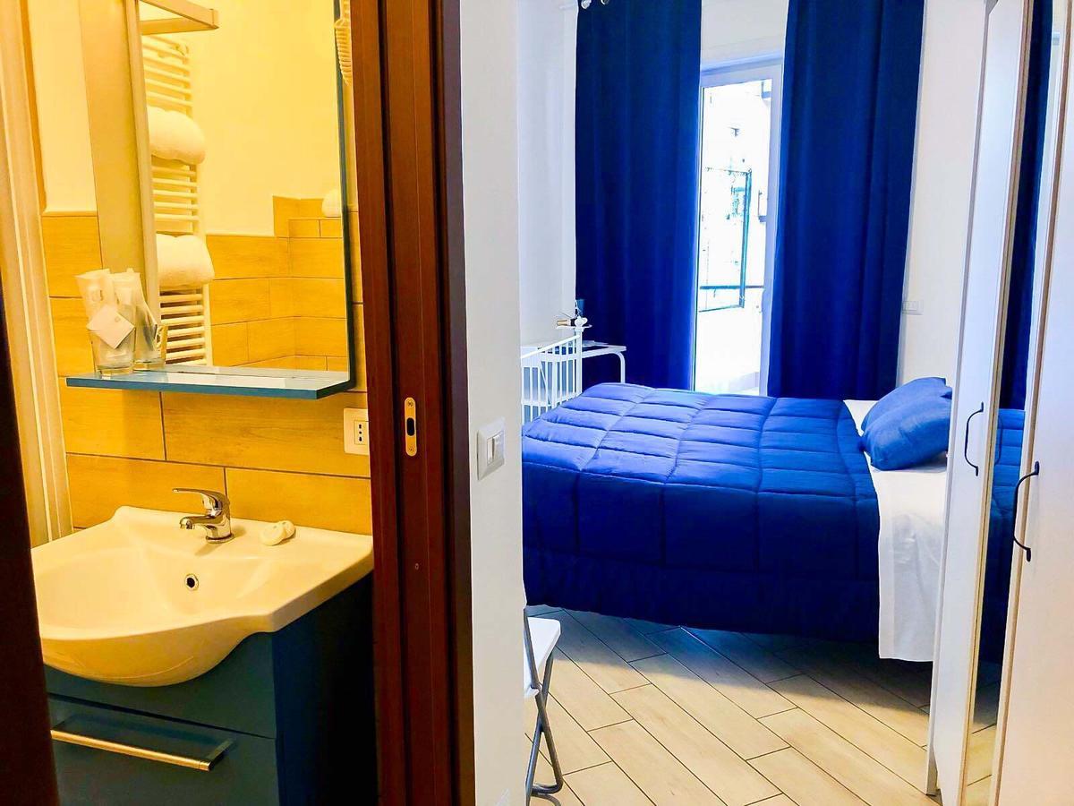 Bed and breakfast Holiday Garibaldi Napoli Extérieur photo
