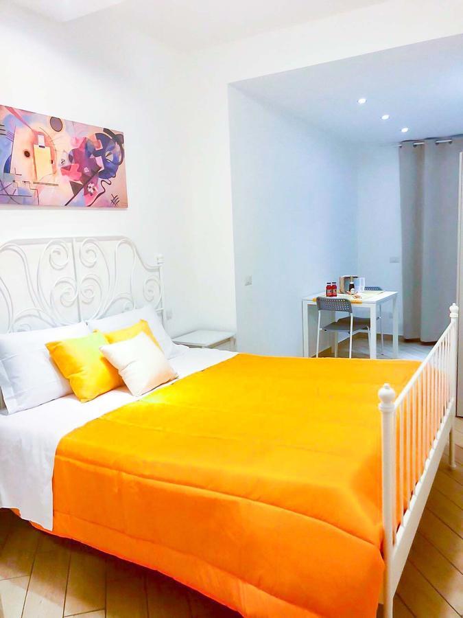 Bed and breakfast Holiday Garibaldi Napoli Extérieur photo