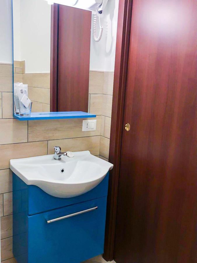 Bed and breakfast Holiday Garibaldi Napoli Extérieur photo