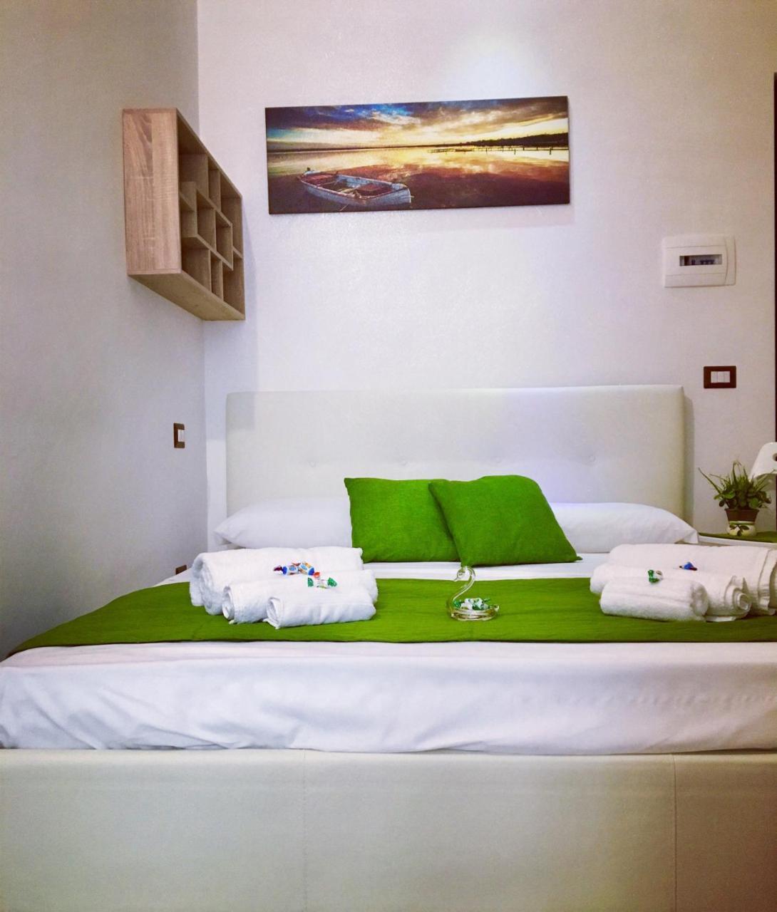 Bed and breakfast Holiday Garibaldi Napoli Extérieur photo