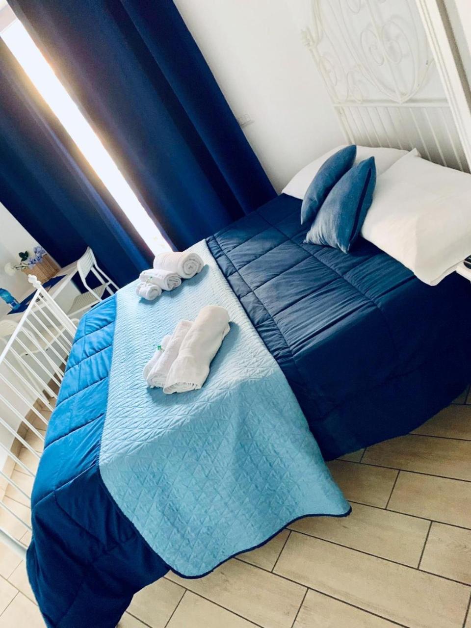 Bed and breakfast Holiday Garibaldi Napoli Extérieur photo